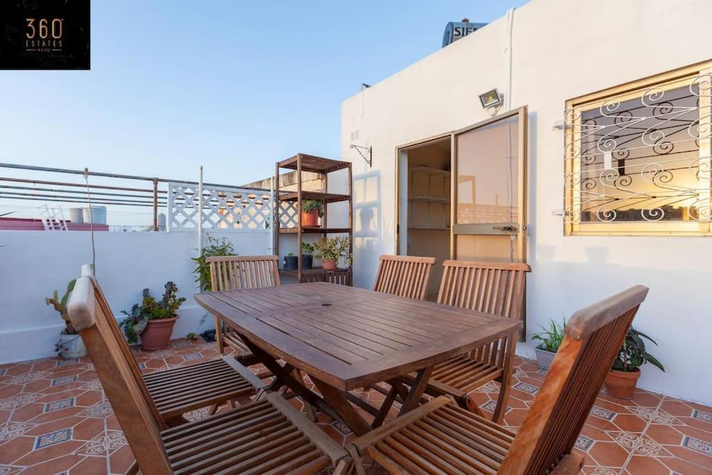 Beautiful, Typical Maltese 4Br Home With Roof Top By 360 Estates Sliema Bagian luar foto