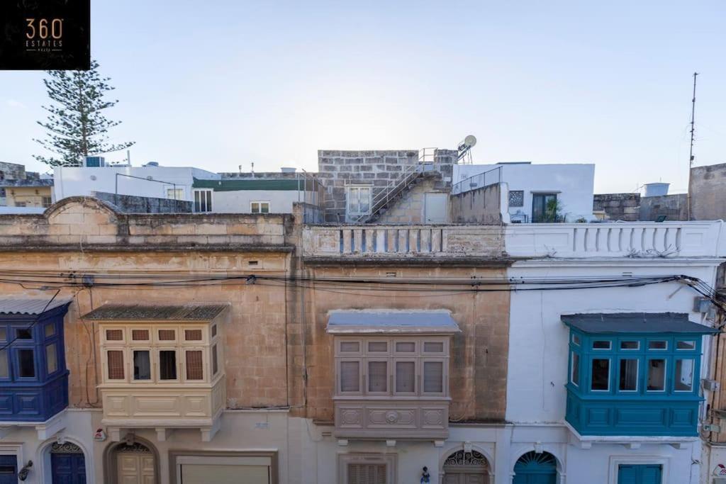 Beautiful, Typical Maltese 4Br Home With Roof Top By 360 Estates Sliema Bagian luar foto