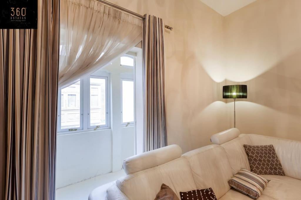 Beautiful, Typical Maltese 4Br Home With Roof Top By 360 Estates Sliema Bagian luar foto