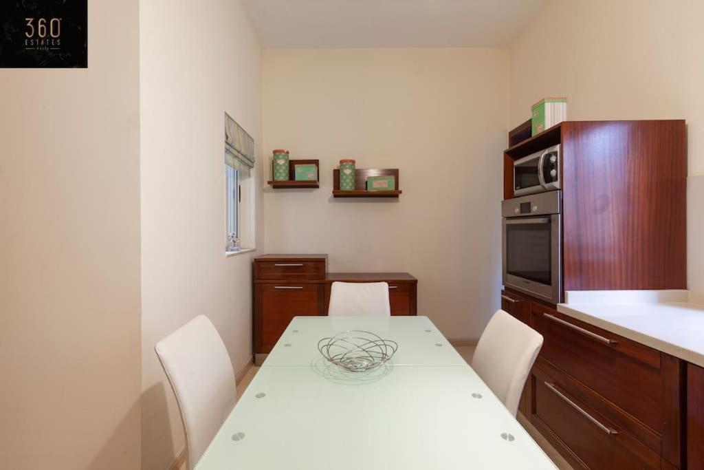 Beautiful, Typical Maltese 4Br Home With Roof Top By 360 Estates Sliema Bagian luar foto