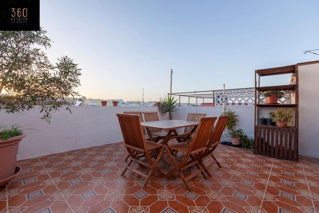 Beautiful, Typical Maltese 4Br Home With Roof Top By 360 Estates Sliema Bagian luar foto