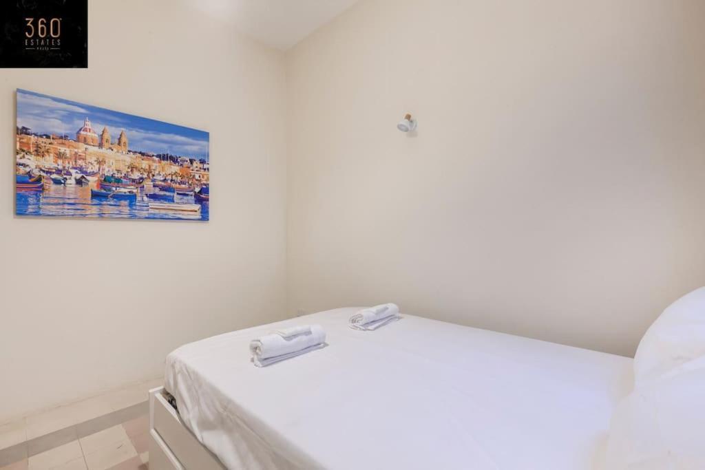 Beautiful, Typical Maltese 4Br Home With Roof Top By 360 Estates Sliema Bagian luar foto