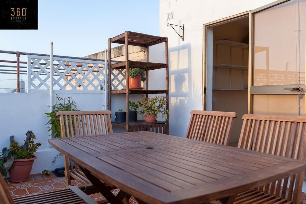 Beautiful, Typical Maltese 4Br Home With Roof Top By 360 Estates Sliema Bagian luar foto