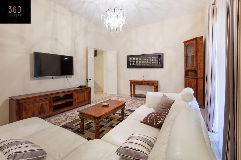 Beautiful, Typical Maltese 4Br Home With Roof Top By 360 Estates Sliema Bagian luar foto
