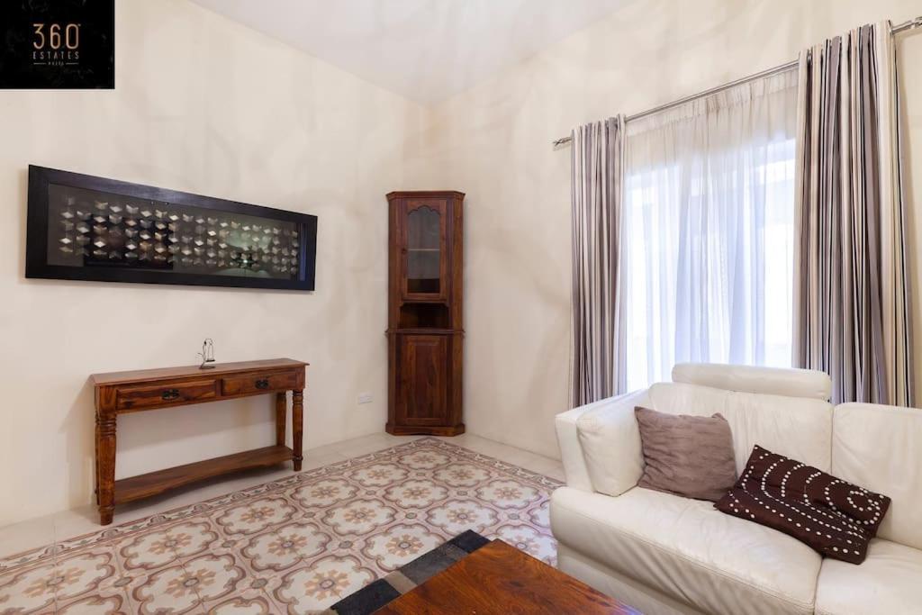Beautiful, Typical Maltese 4Br Home With Roof Top By 360 Estates Sliema Bagian luar foto