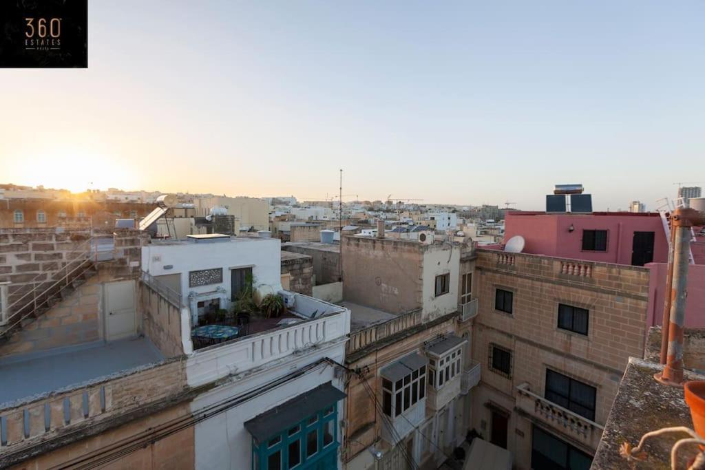 Beautiful, Typical Maltese 4Br Home With Roof Top By 360 Estates Sliema Bagian luar foto