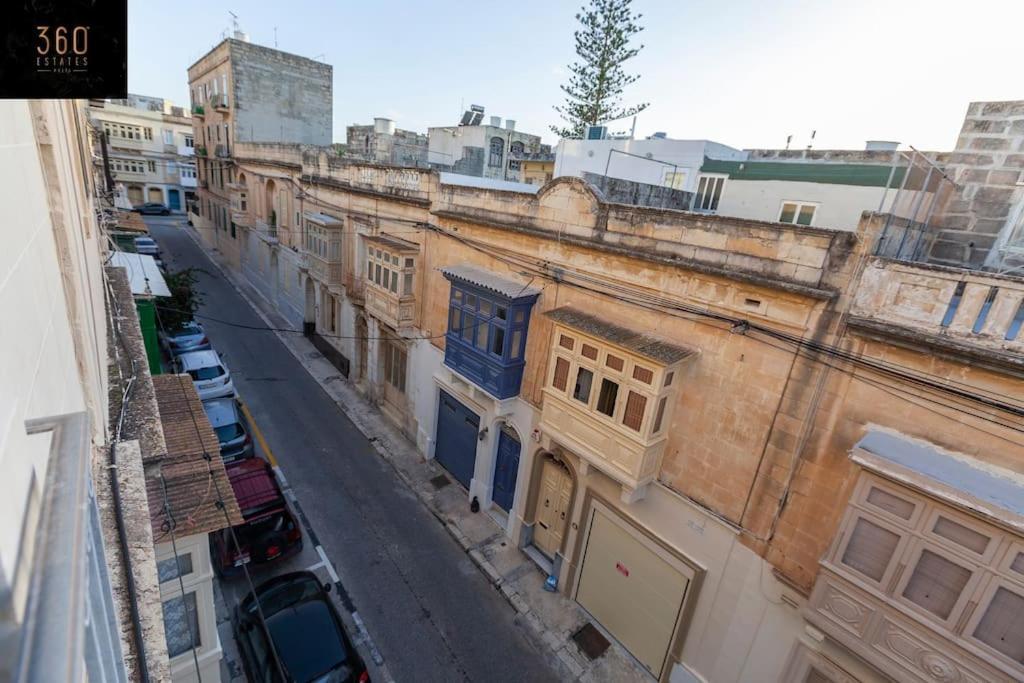Beautiful, Typical Maltese 4Br Home With Roof Top By 360 Estates Sliema Bagian luar foto